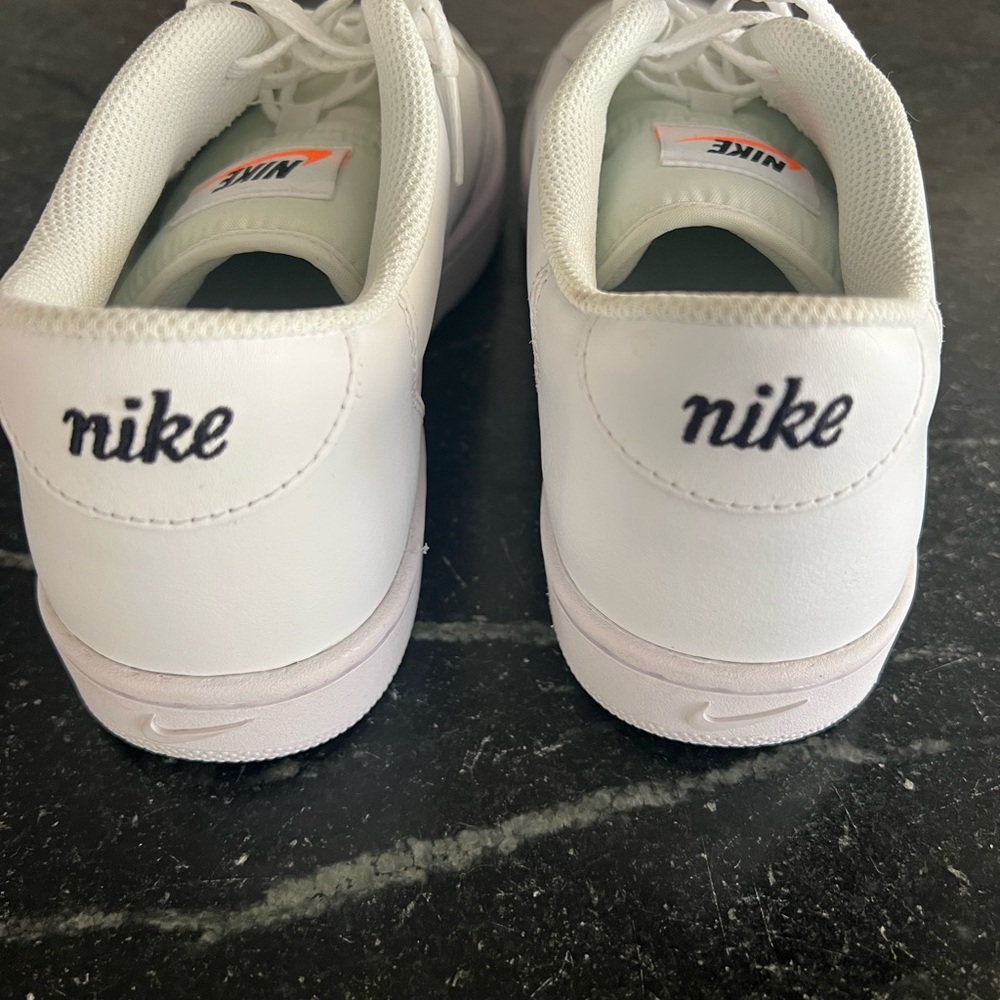 Nike women’s Tennis White and Black Sneakers - Picture 3 of 6